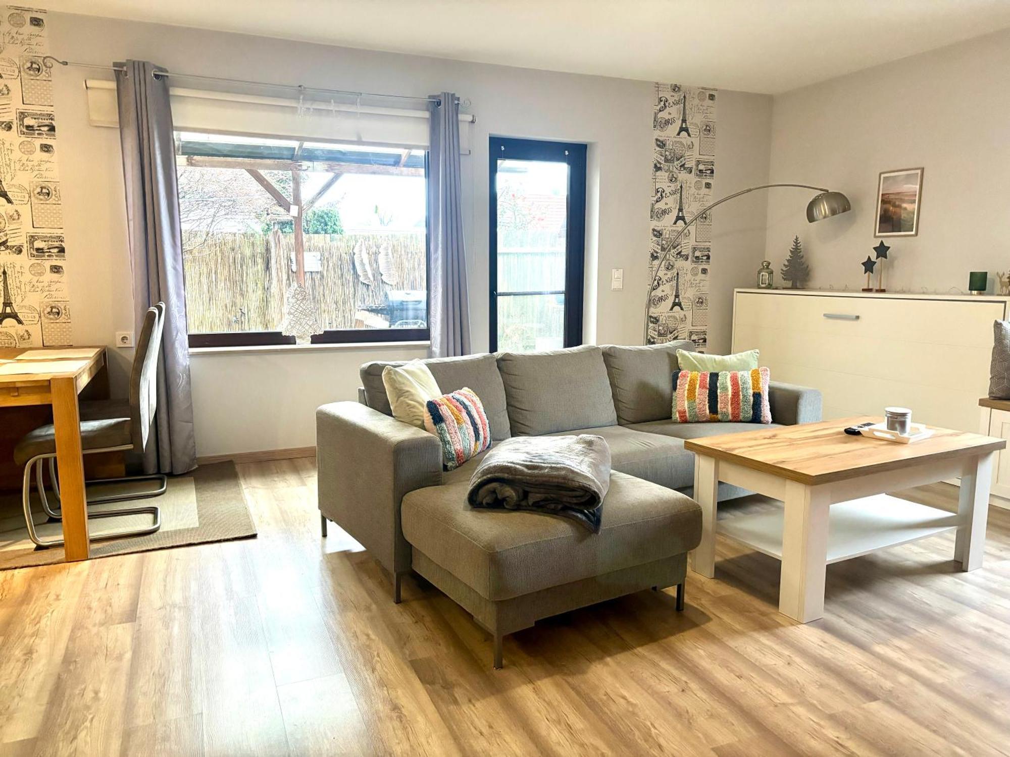 Grosse Wohnkueche, Terrasse, Schlafzimmer Am Steinhuder Meer, Wlan, Parkplatz, Fussbodenheizung, 70Qm Wunstorf Exteriör bild