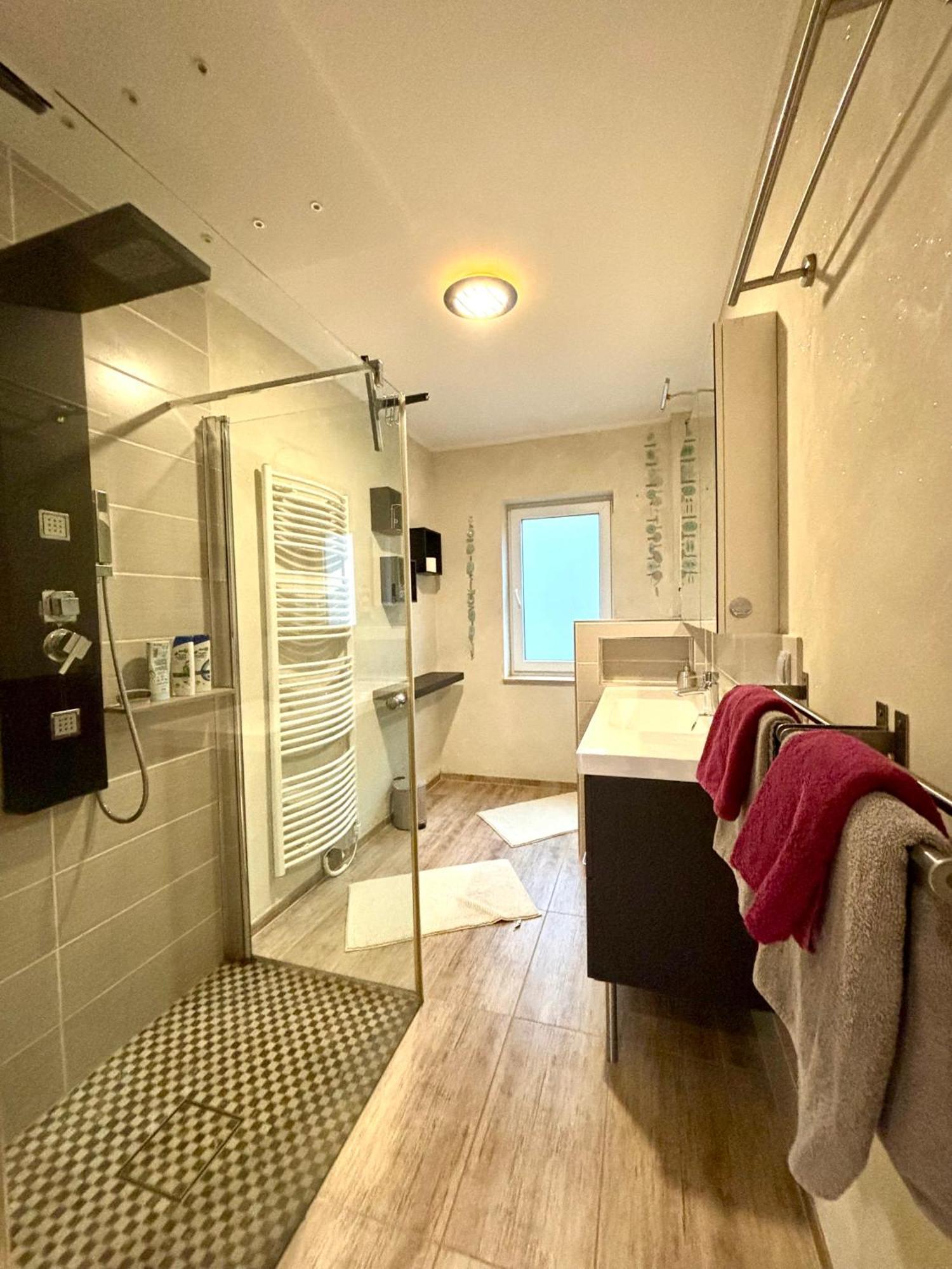Grosse Wohnkueche, Terrasse, Schlafzimmer Am Steinhuder Meer, Wlan, Parkplatz, Fussbodenheizung, 70Qm Wunstorf Exteriör bild